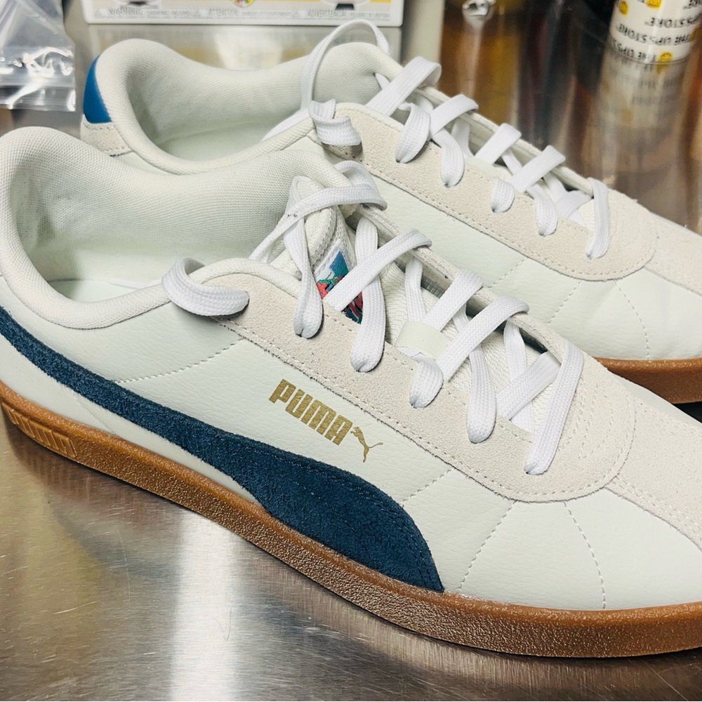 Puma Men's White and Navy Sneakers